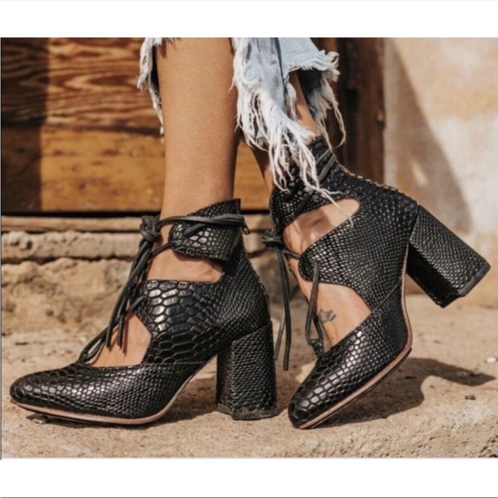 FREEBIRD by Steven | Joyce Black Snake Lace Up heels women size 9